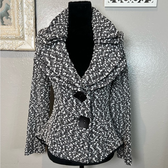 Stylish Black and White Women's Jacket - Picture 11 of 13